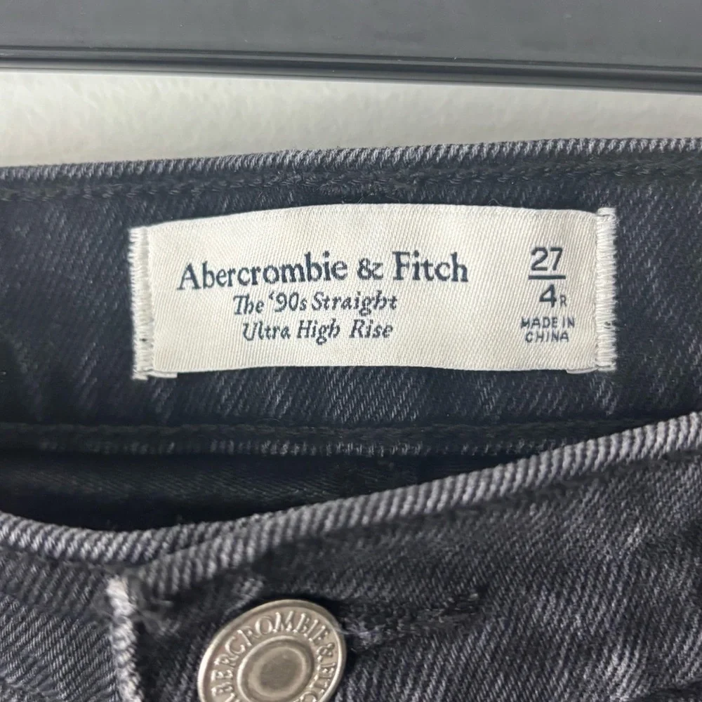 Abercrombie & Fitch The 90s Straight Ultra High Rise Black Denim Jeans